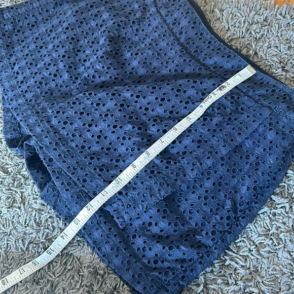 CAbi #5111 Eyelet Navy Faux Wrap Skort Size 6 - Picture 8 of 10